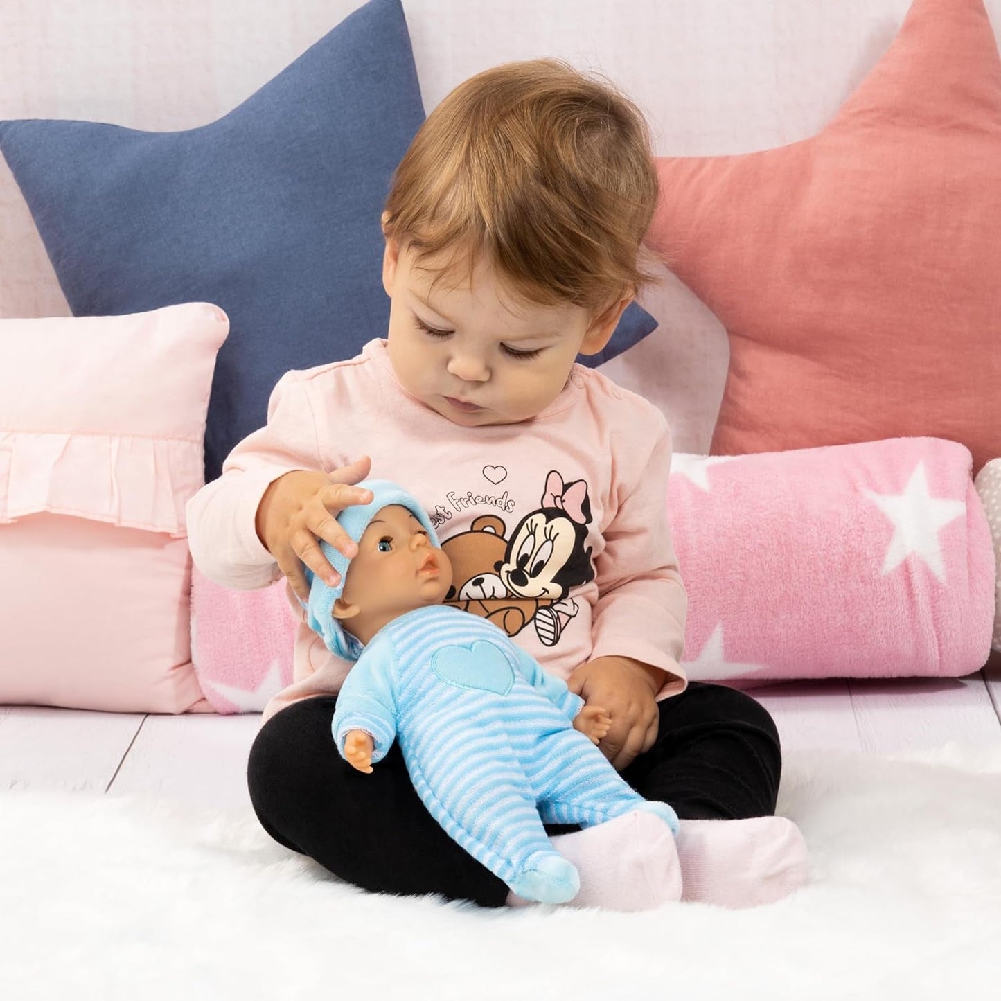 Bayer Design 92802AU My First Baby 28 cm, poupée bébé, poupée au corps doux avec des yeux endormis, très pratique, tenue mignonne, bleu avec cœur