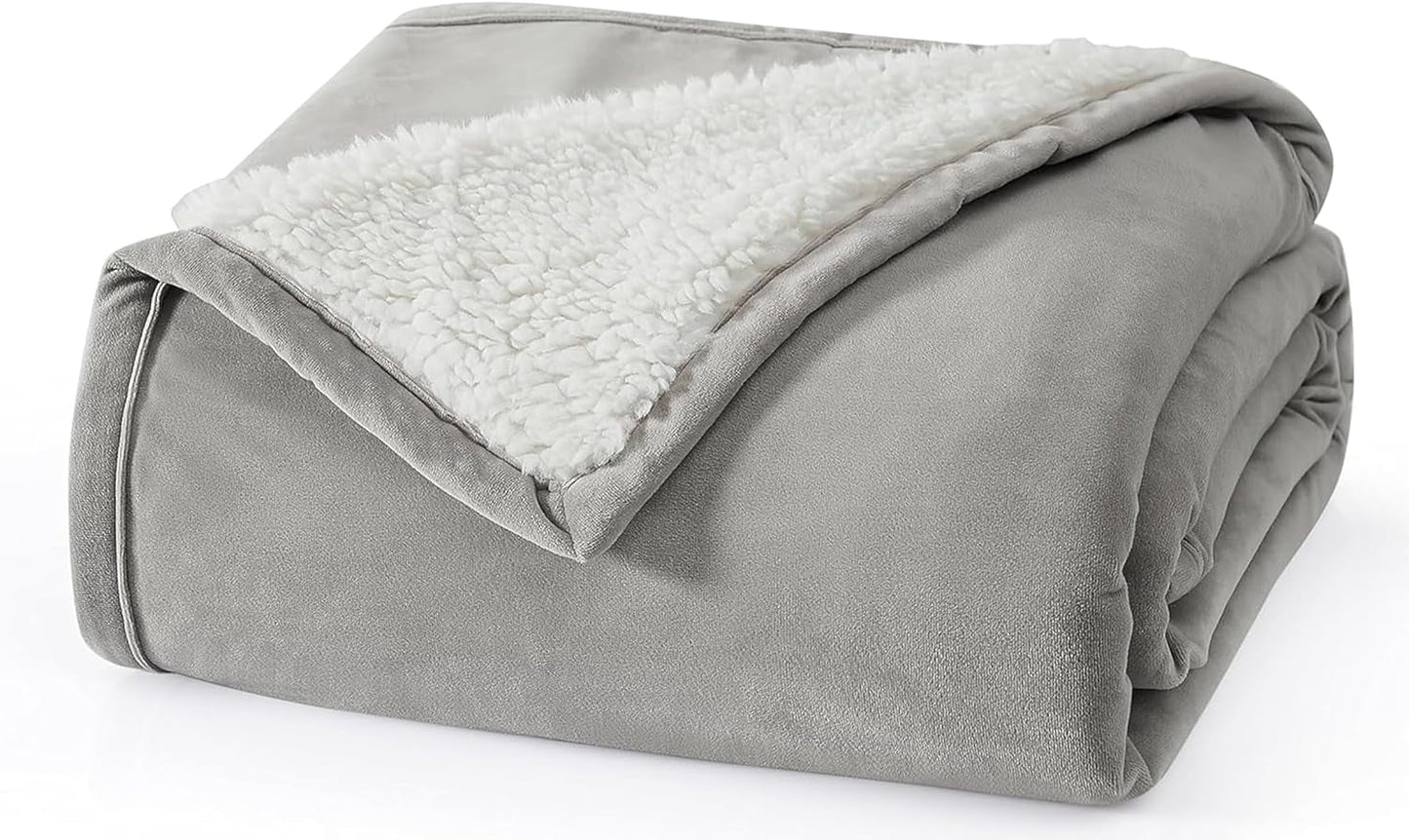 UGG 01465 Bliss Sherpa Couverture entièrement réversible pour canapé ou lit Lavable en machine Facile d'entretien Couverture de luxe surdimensionnée en peluche douce 178 x 127 cm Seal Naty Shop Couettes et couettes