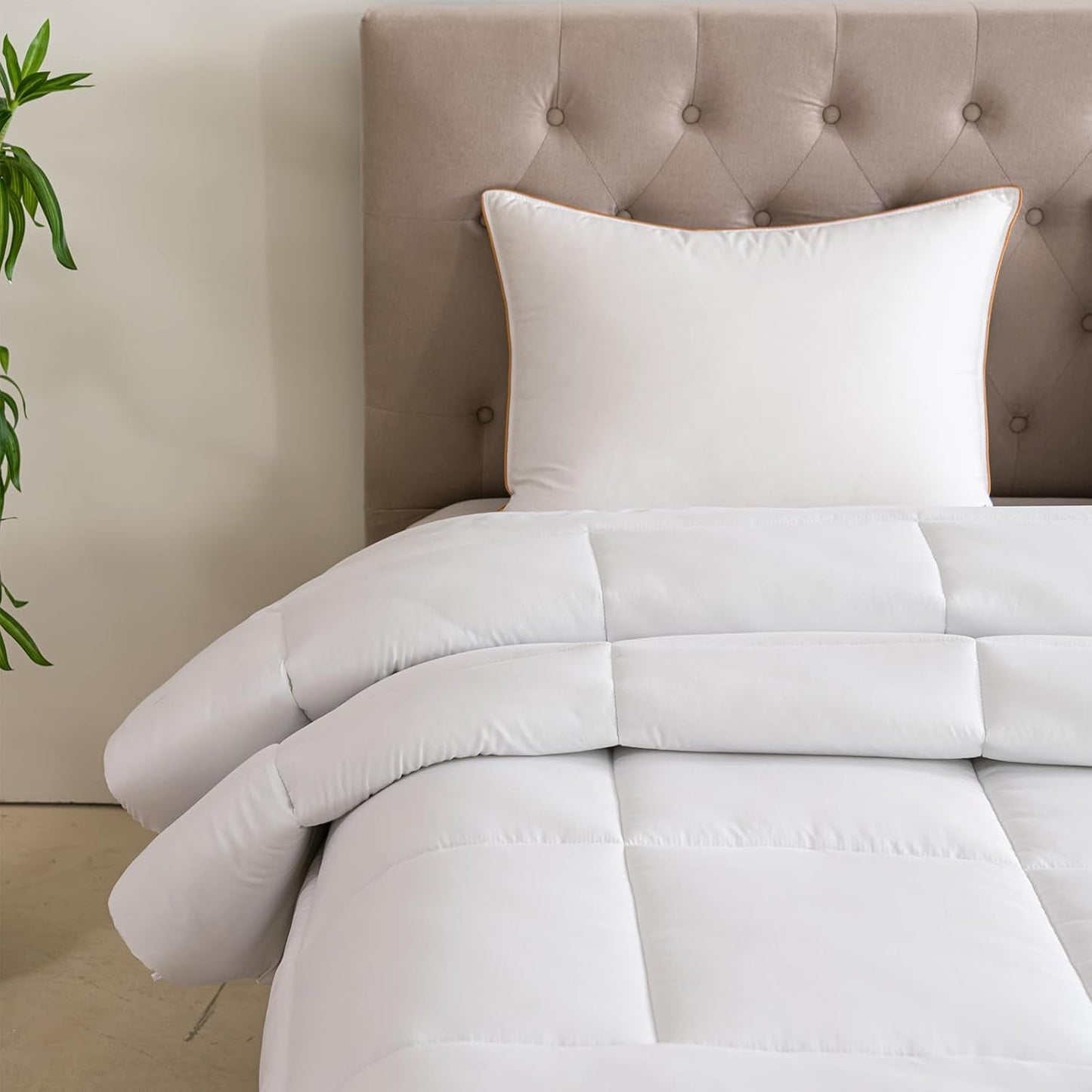 Good Nite Parure de Lit Simple, 15 Tog, Chaleur Hivernale, Lit Simple, Polyester Doux, Fibre Creuse, Draps Blancs avec Bandes d'Angles, Lavable en Machine (Blanc, 15 Tog, 130 X 150 cm) Naty Shop Quilts & Quilts