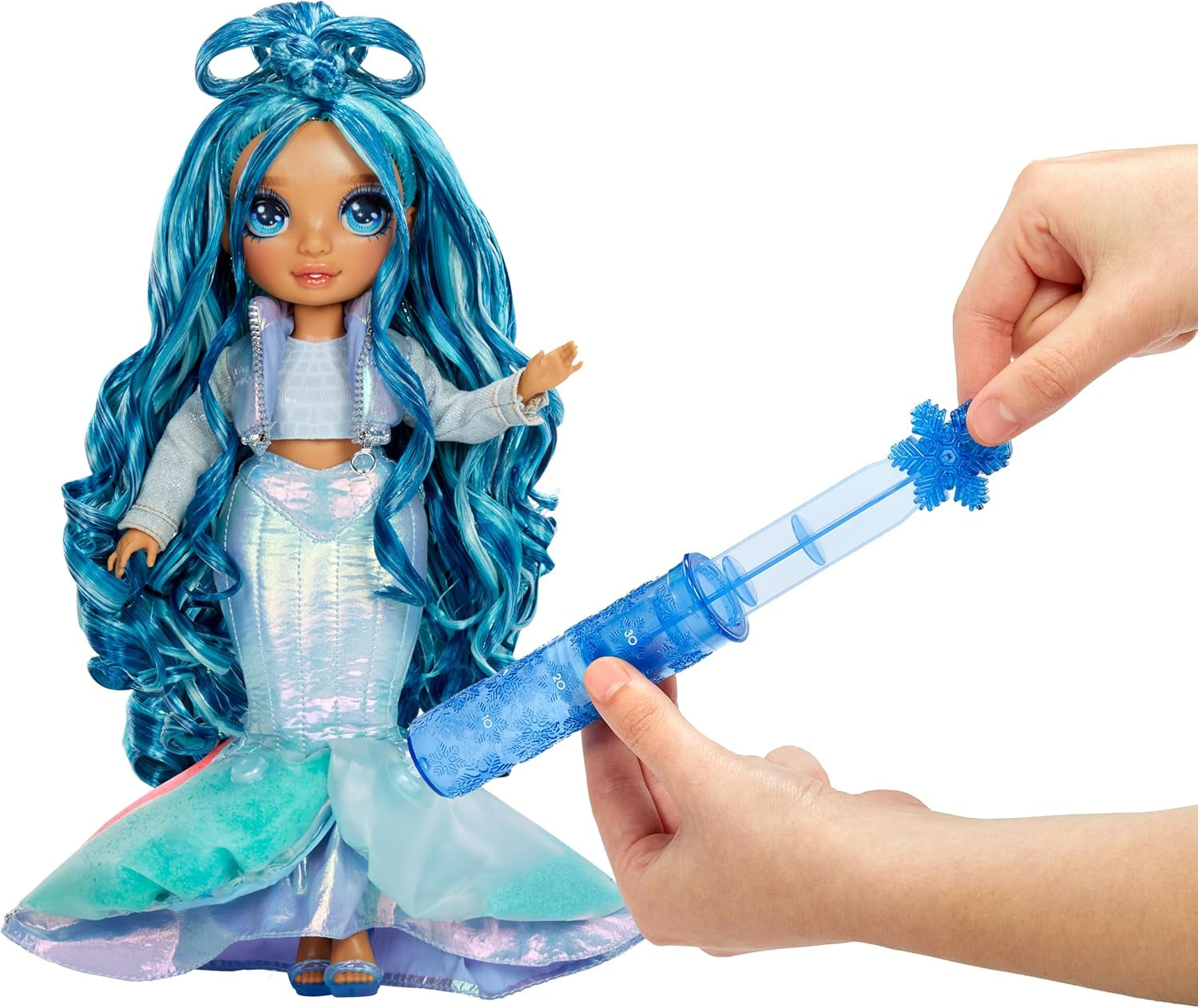 Rainbow High Winter Wonderland - Skyler (Bleu) - Poupée mannequin de neige à accumulation d'eau magique cachée de 28 cm avec ensemble de bonhomme de neige, convient aux enfants et aux collectionneurs de 4 à 12 ans Naty Shop Dolls