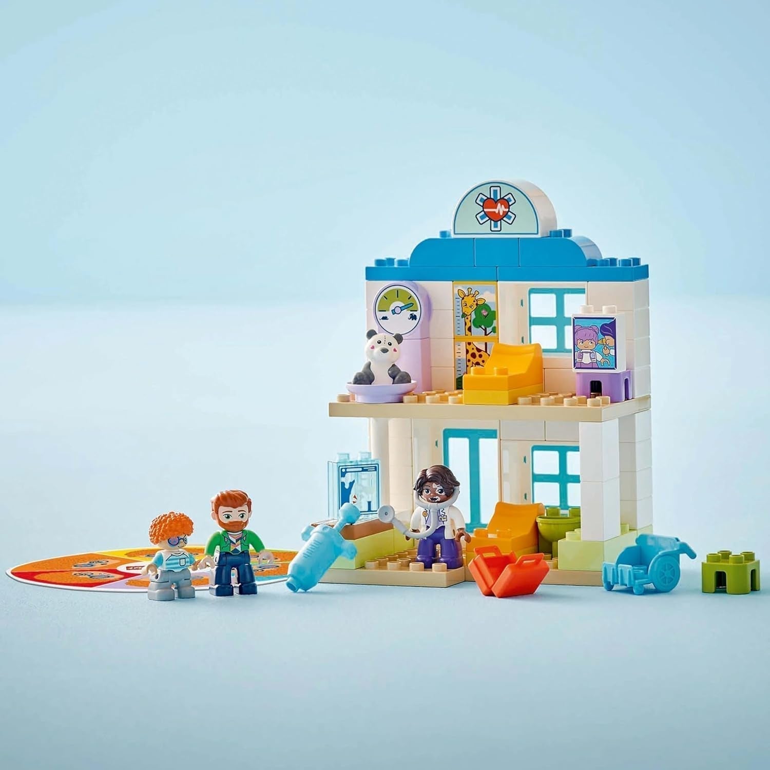 LEGO DUPLO Town Première visite chez le médecin, jouet de construction, ensemble de jeu pour promouvoir la motricité fine, cadeau pour les tout-petits de 2 ans, jouet éducatif, jeu de rôle à l'hôpital 10449 Ensembles de construction Besuche den LEGO-Store