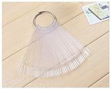 50pcs anneaux de pointe d'art d'ongle, plaques transparentes de couleur, bâtons d'anneau d'affichage de vernis à ongles, pratique de salon de manucure, affichage de pointe d'ongle pour l'affichage et la pratique de bricolage d'art d'ongle
