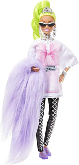 Barbie HDJ44 - Poupée supplémentaire #11 en T-shirt et leggings surdimensionnés avec papiers peints de haute qualité, cheveux et accessoires très longs neongrünes, vêtements flexibles, jouets pour enfants à partir de 3 ans