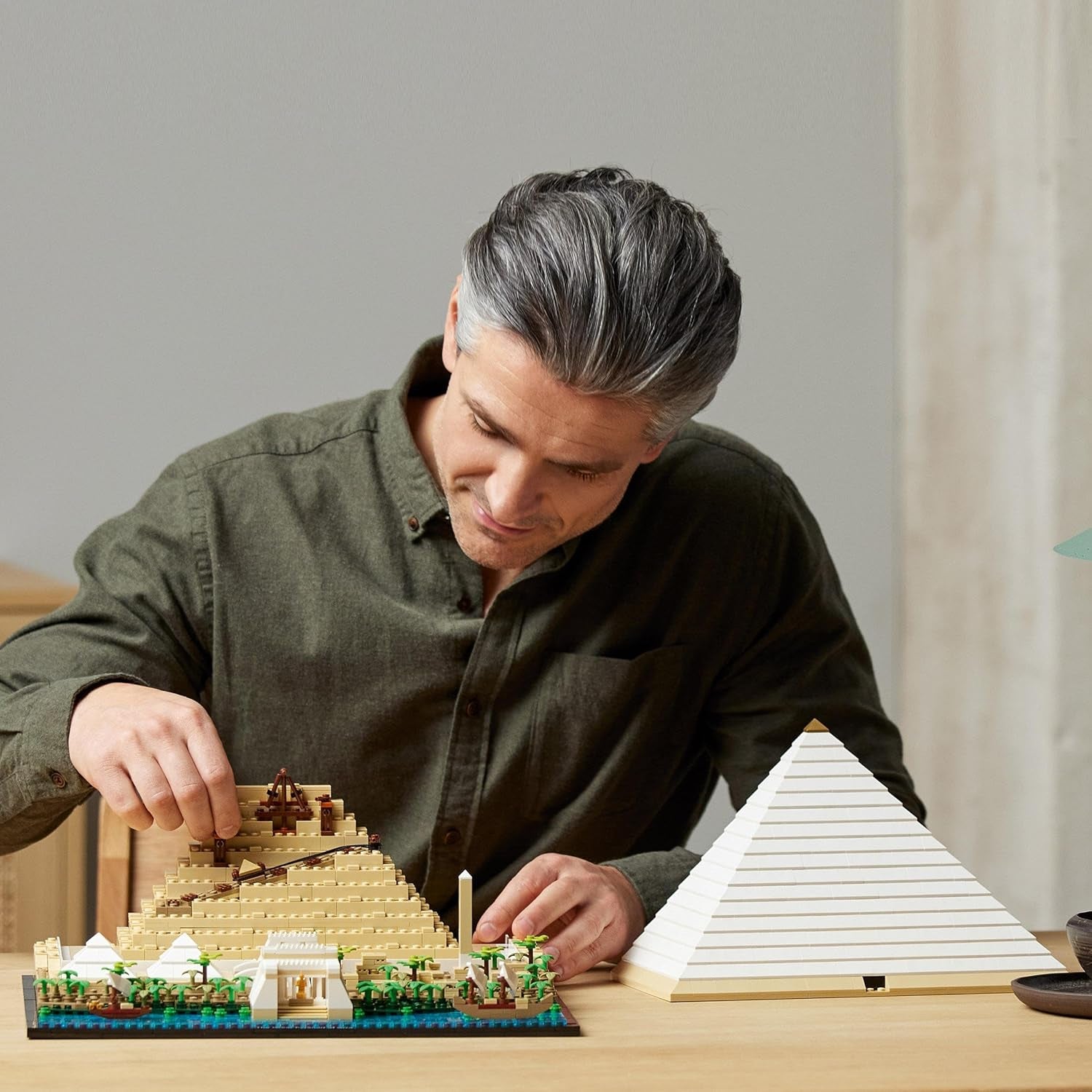 LEGO 21058 Architecture La Pyramide de Khéops Kit de construction pour loisirs créatifs, idée cadeau pour adultes, hommes, femmes, mère, père, activité créative, collection de monuments célèbres Besuche den LEGO-Store