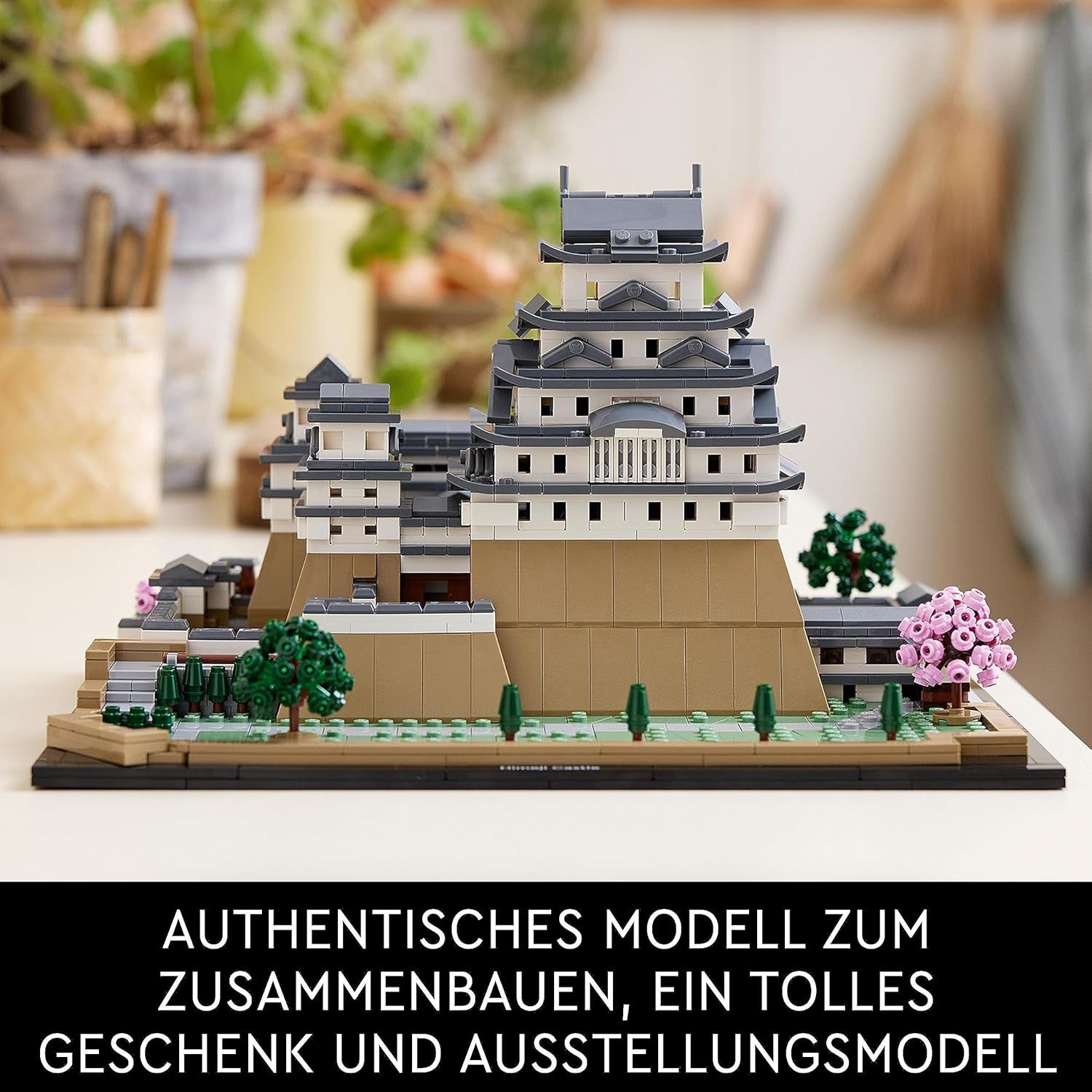 LEGO Architecture Château de Himeji, kit de modèle adulte, collection Landmark, ensemble de fans de jardinage créatif et de culture japonaise avec cerisier en fleurs, cadeau pour lui et elle 21060 Ensembles de construction Besuche den LEGO-Store