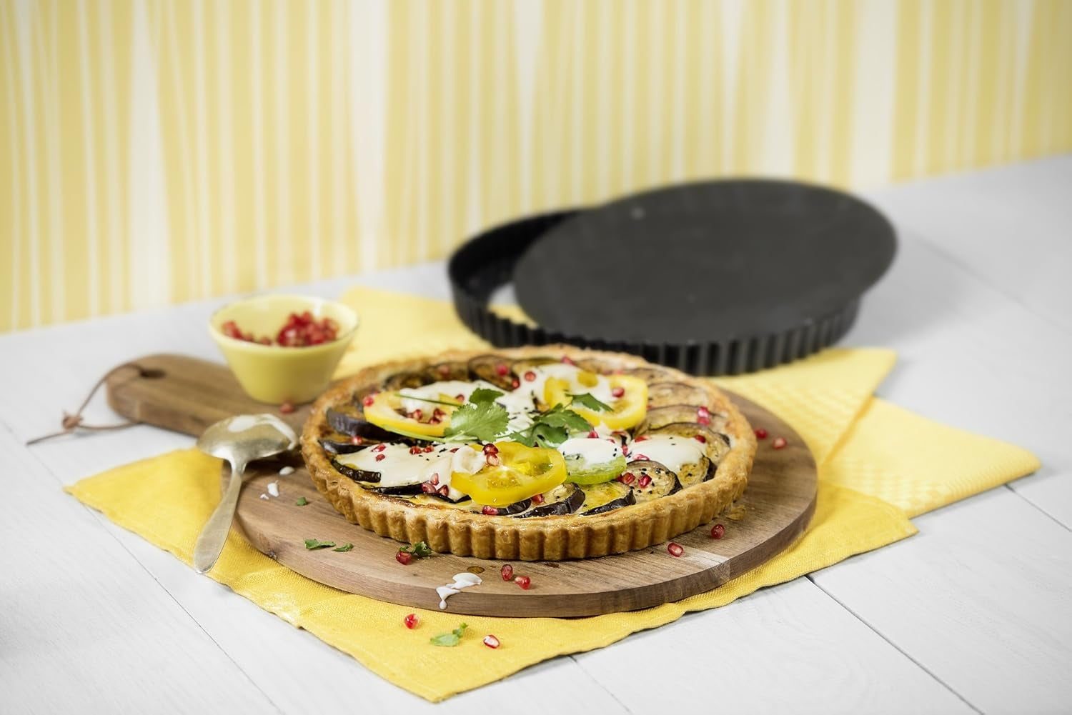 Kaiser Classic Tarteform Mit Hebeboden 28 Cm, Quicheform Antihaftbeschichte & Inspiration Muffinform Blech Für 12 Muffins, Muffin Backblech 38 X 27 Cm, Beschichtet, Standardgröße Moules et plaques à pâtisserie Naty Shop