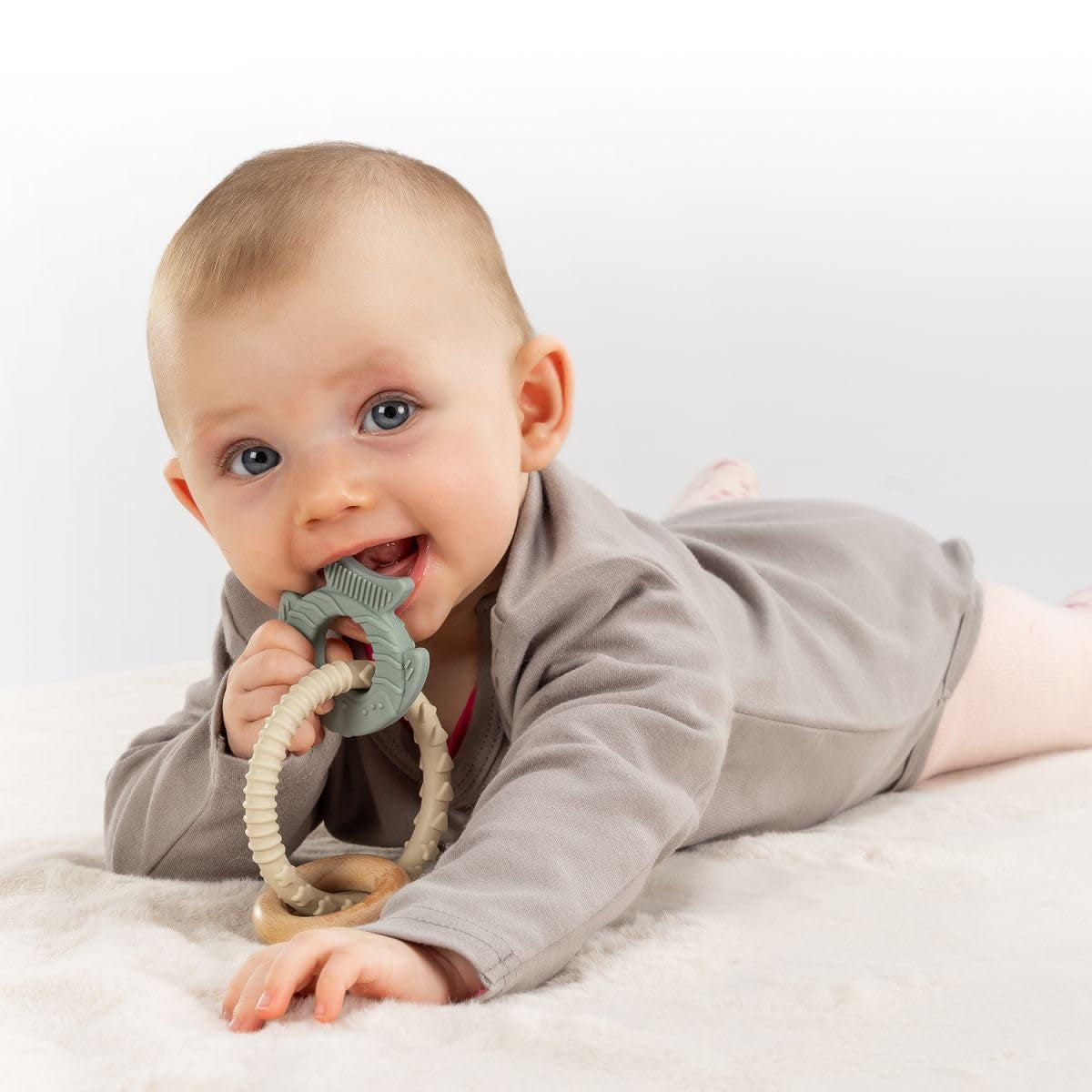 reer BiteDuo | Anneau de dentition en bois de silicone pour bébé | Aide à la dentition | Jouet motorisé