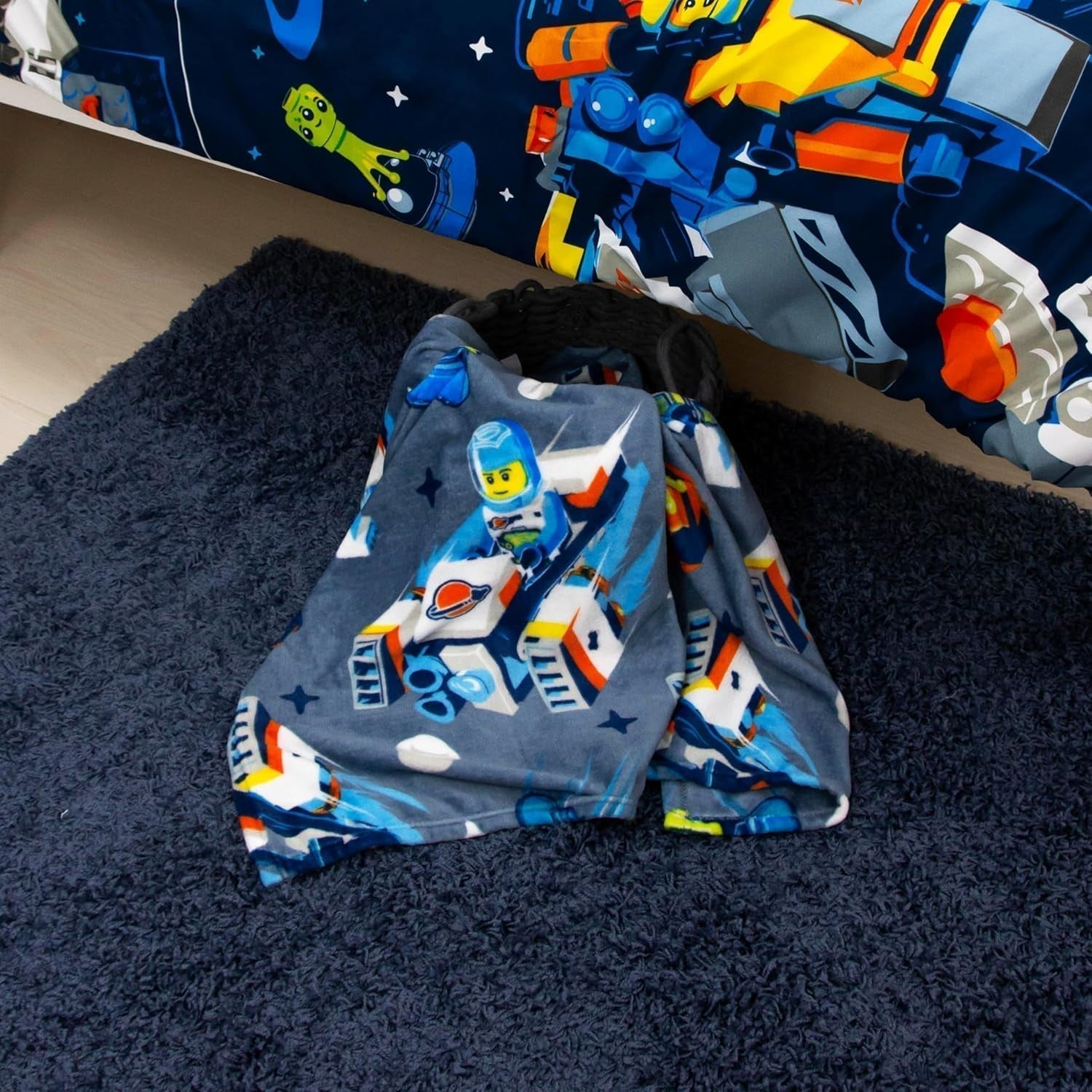 Character World Couverture polaire officielle Lego® City, super douce, bleu chaud, design Cityspace, parfaite pour les chambres, le camping et le sommeil, lits et couvertures 100 x 150 cm Besuche den Character World-Store