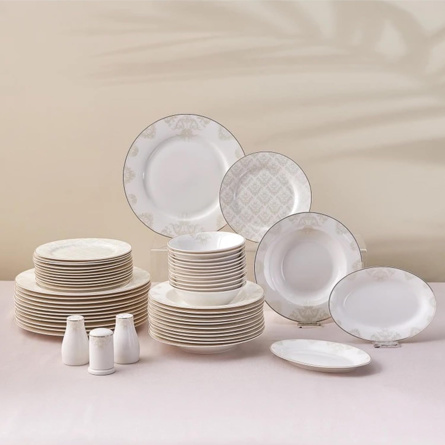 Karaca Elegance Bone Siena Service de table pour 12 personnes, service de table moderne en porcelaine, service de table avec bols à soupe, plateau de service, assiettes creuses, assiettes à dessert – Blanc et doré