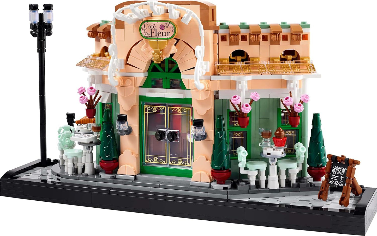 LEGO Icons French Café - Décorations pour salon ou bureau - Ensemble de construction pour adultes comprenant une façade pittoresque, un pot de fleurs suspendu et des chaises - Cadeau pour hommes et femmes 10362 Jeux de construction Besuche den LEGO-Store