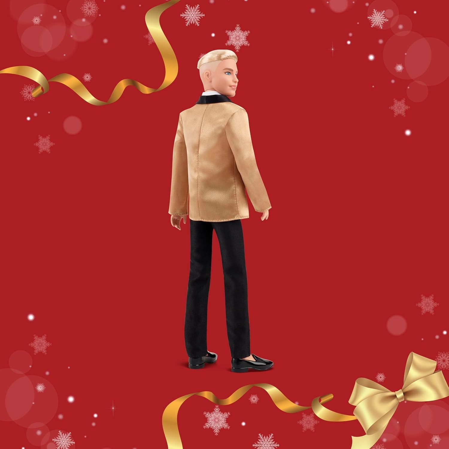 Barbie Signature 2025 Holiday Blonder Ken Modepuppe zum Sammeln in completem Anzug mit Goldener Jacke in Einer Verpackung zum Ausstellen et mit Puppenständer, JGK55