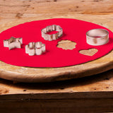 FunCakes Disque Fondant Roulé Raven Black : Délicieux Goût Vanille, 430g & Rouleau Fondant Disque Roulé Rouge Feu : Délicieux Goût Vanille, Déjà Roulé, Facile à Utiliser, 430g Naty Shop Pâte à Sucre