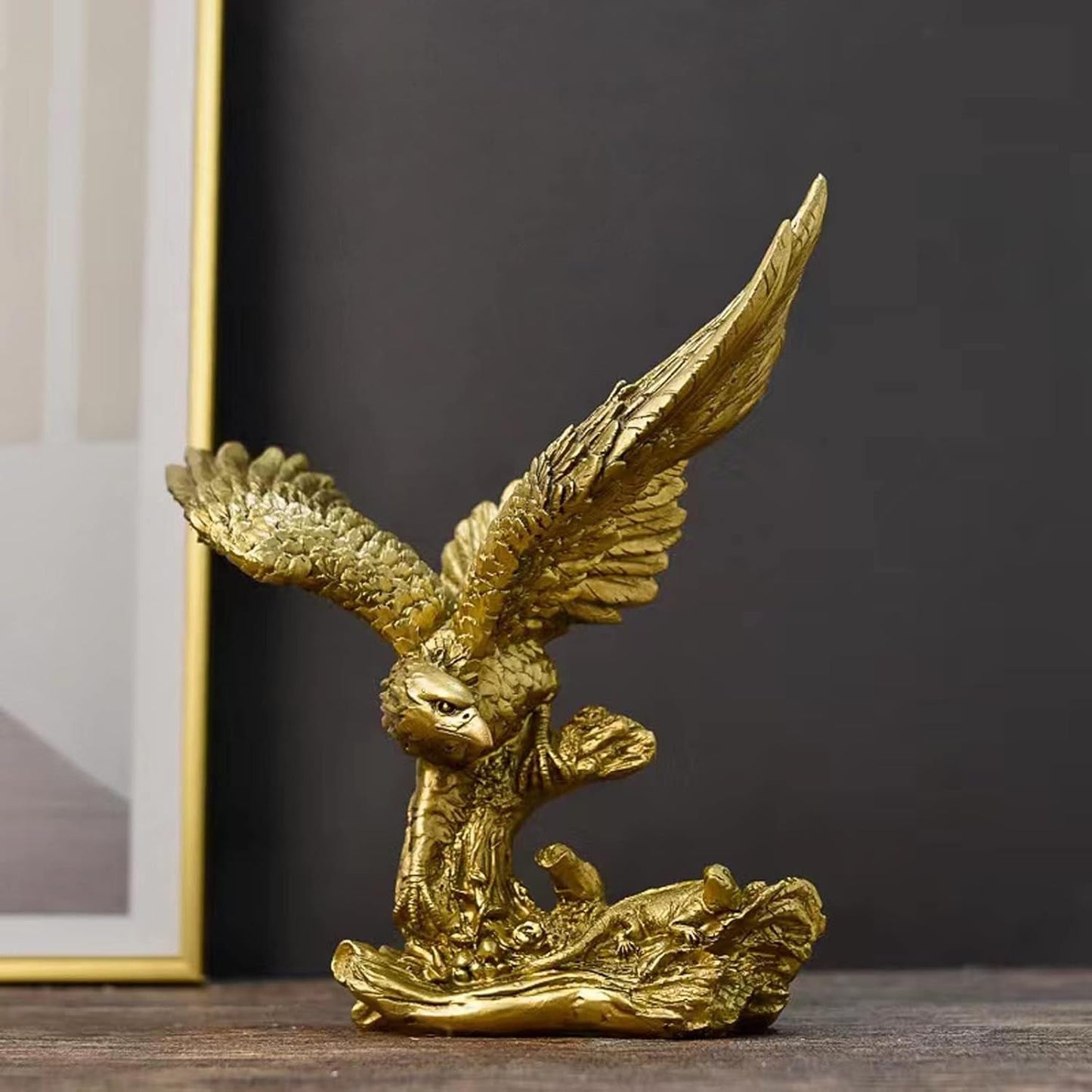 Statue d'ornement en résine d'aigle royal, sculpture d'aigle royal moderne pour la maison, le bureau, décoration de bureau (doré 1) Statuettes et sculptures Naty Shop doré 2