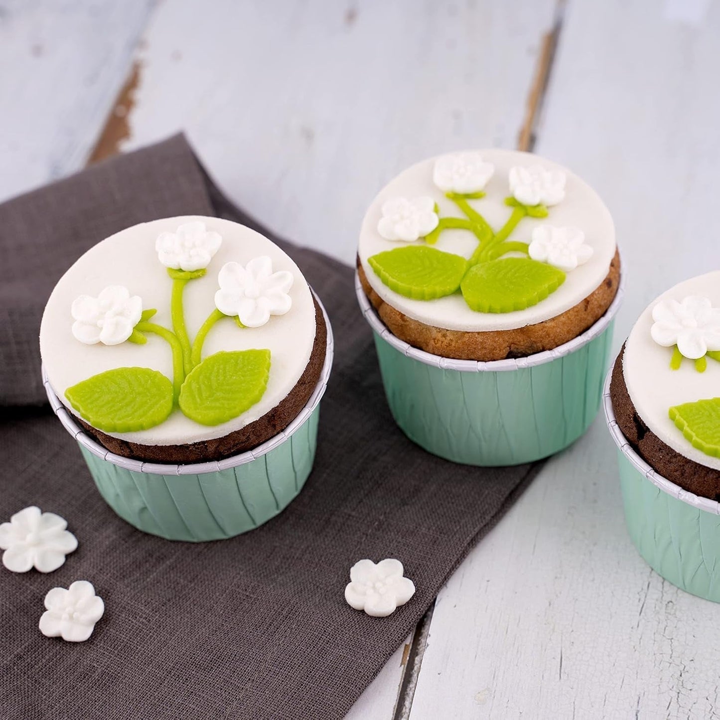 Günthart BackDecor 250 fondant vert, 100 % végétalien, sans huile de palme, indéchirable pour recouvrir les gâteaux et pâtisseries, adapté au modelage, 1 paquet (1 x 250 g) Naty Shop Sugarpaste