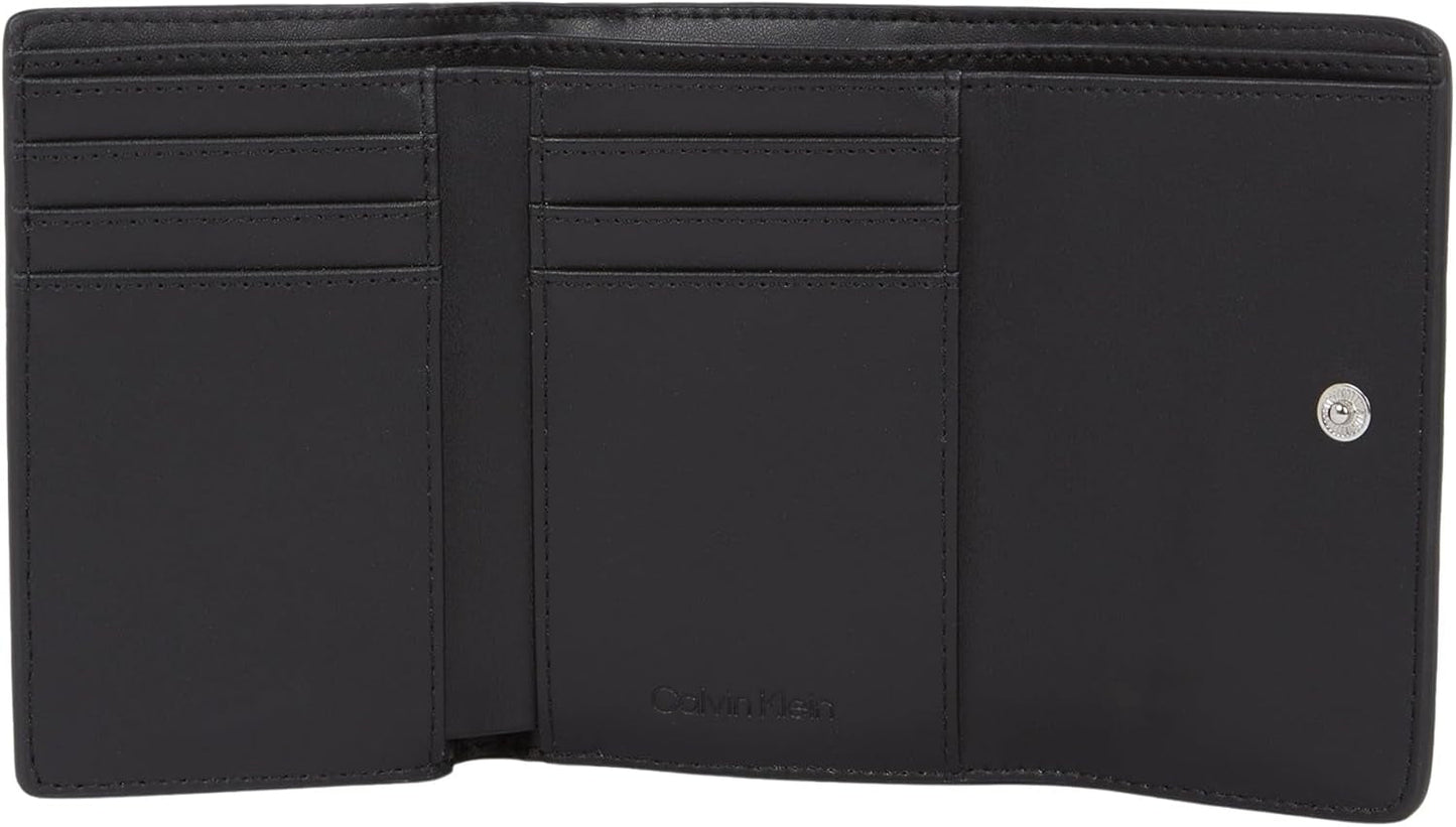 Portefeuille femme Calvin Klein Must Small Trifold Mono Klein, noir (Black Mono), taille unique Portefeuille femme Naty Shop