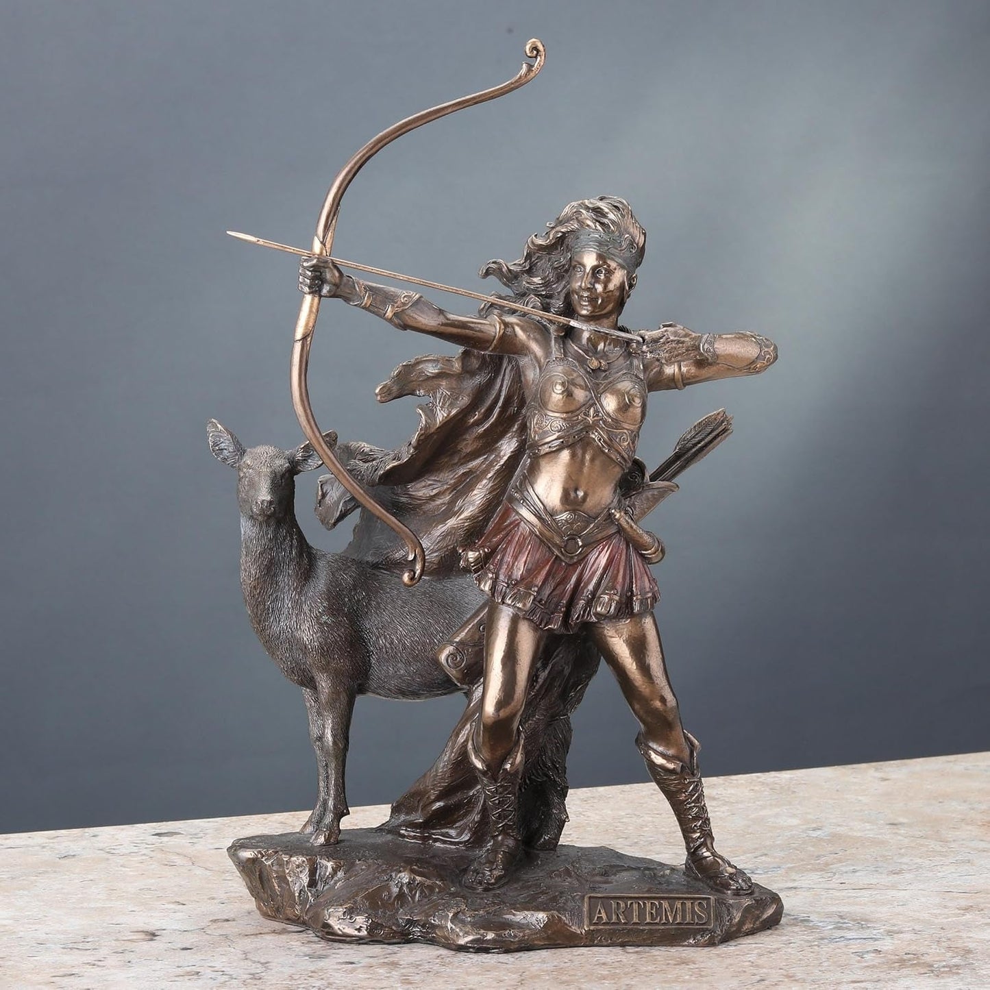 Statue en bronze de la déesse de la chasse et du sauvage Naty Shop statuettes et sculptures
