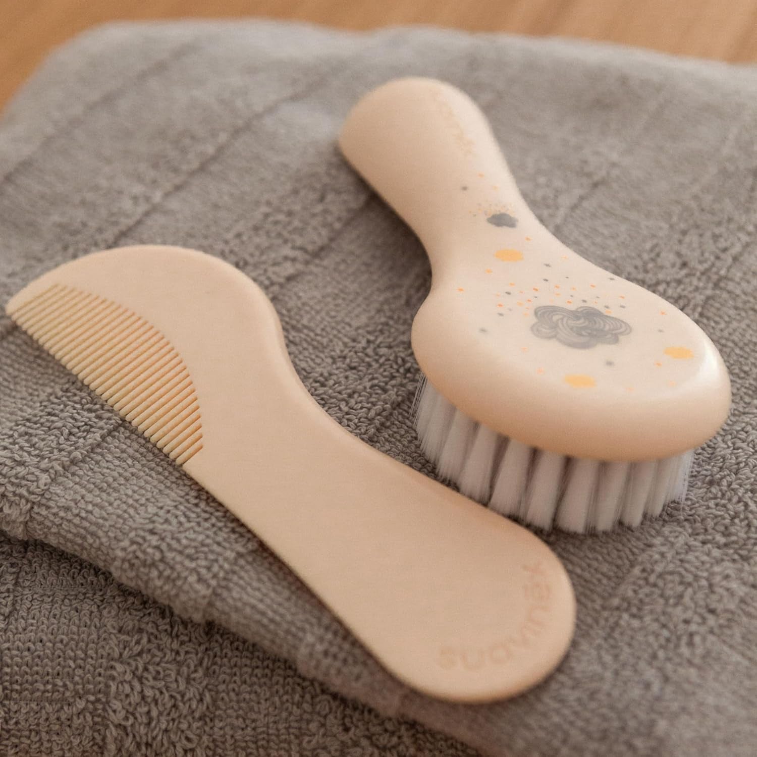 Suavinex 3162385 Peigne avec brosse, blanc Enfant - Bain et Soin Naty Shop