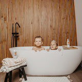 Suavinex, shampoing soin pour enfants de 3 à 10 ans, sans allergène, sans paraben, sans silicone, adapté aux peaux sensibles, sans déchirure ni tiraillement, 95% d'ingrédients d'origine naturelle, Enfants - Bain et Soin Naty Shop