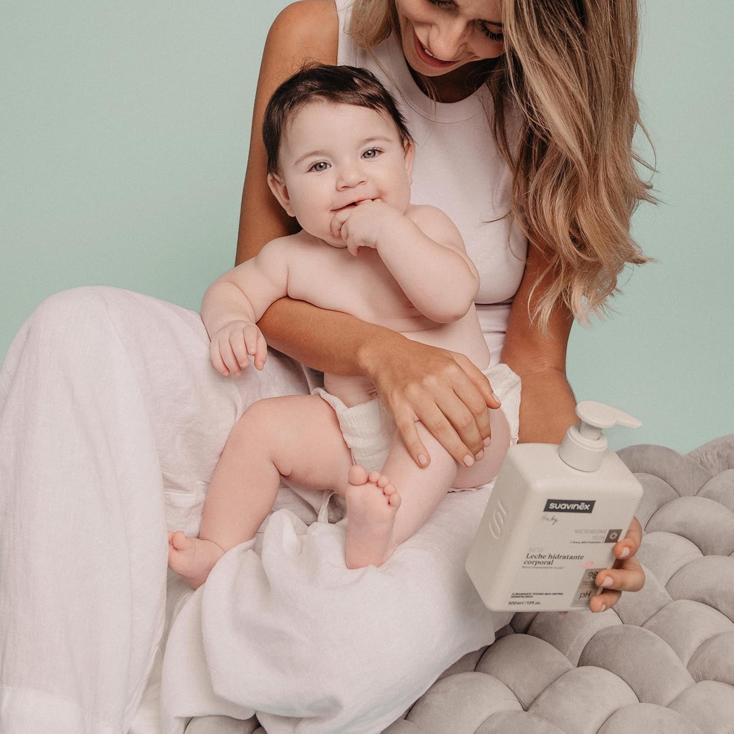 Suavinex, Syndet shampoing bébé peau et cheveux, sans savon, 750 ml + lotion corporelle hydratante, 750 ml, adapté aux peaux sensibles et aux nouveau-nés, avec 90% à 93% d'ingrédients naturels. Enfants - Bains et soins Naty Shop