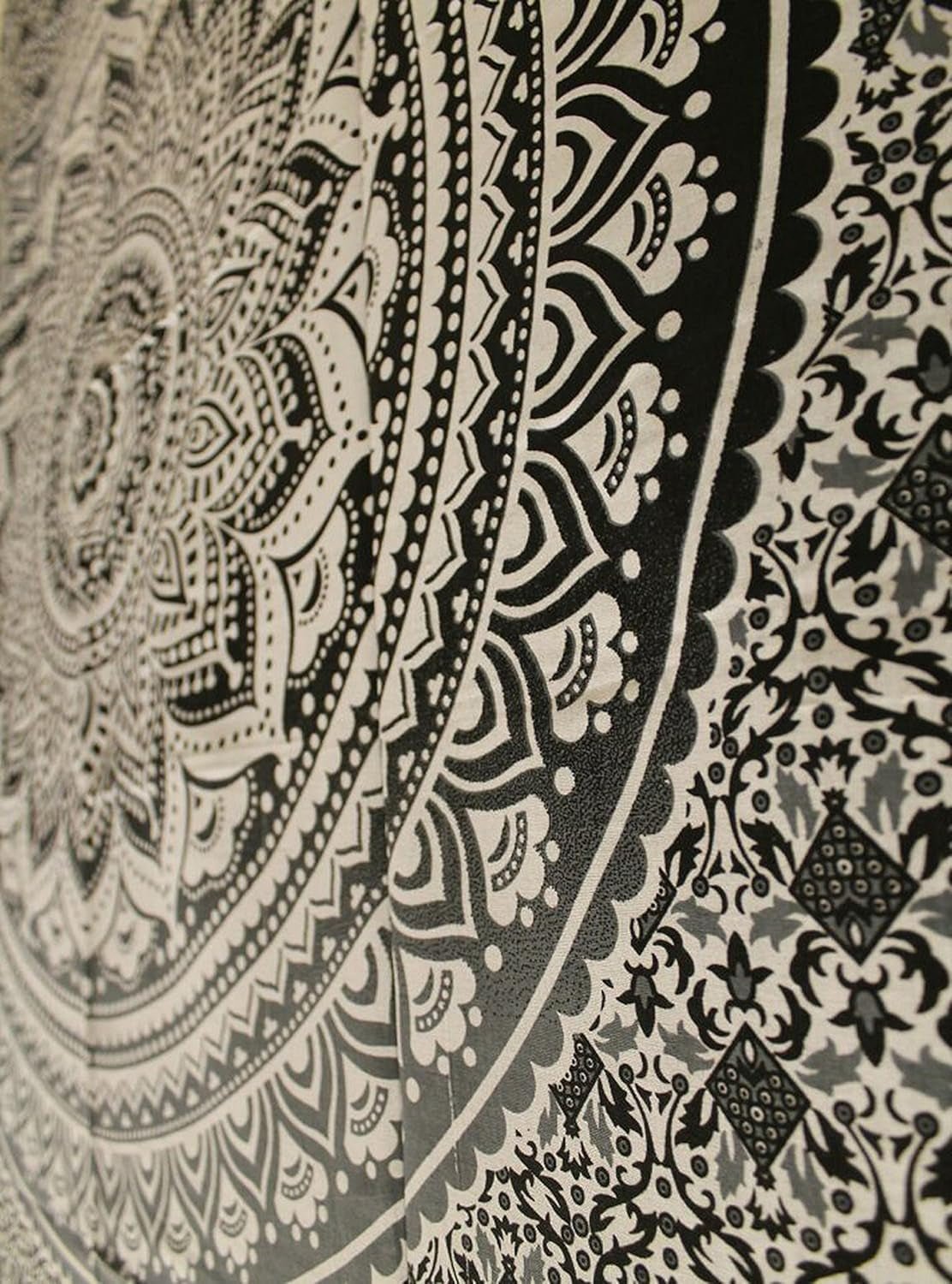Tapisserie indienne mandala psychédélique noir blanc India Accueil - Accessoires et Décorations Naty Shop